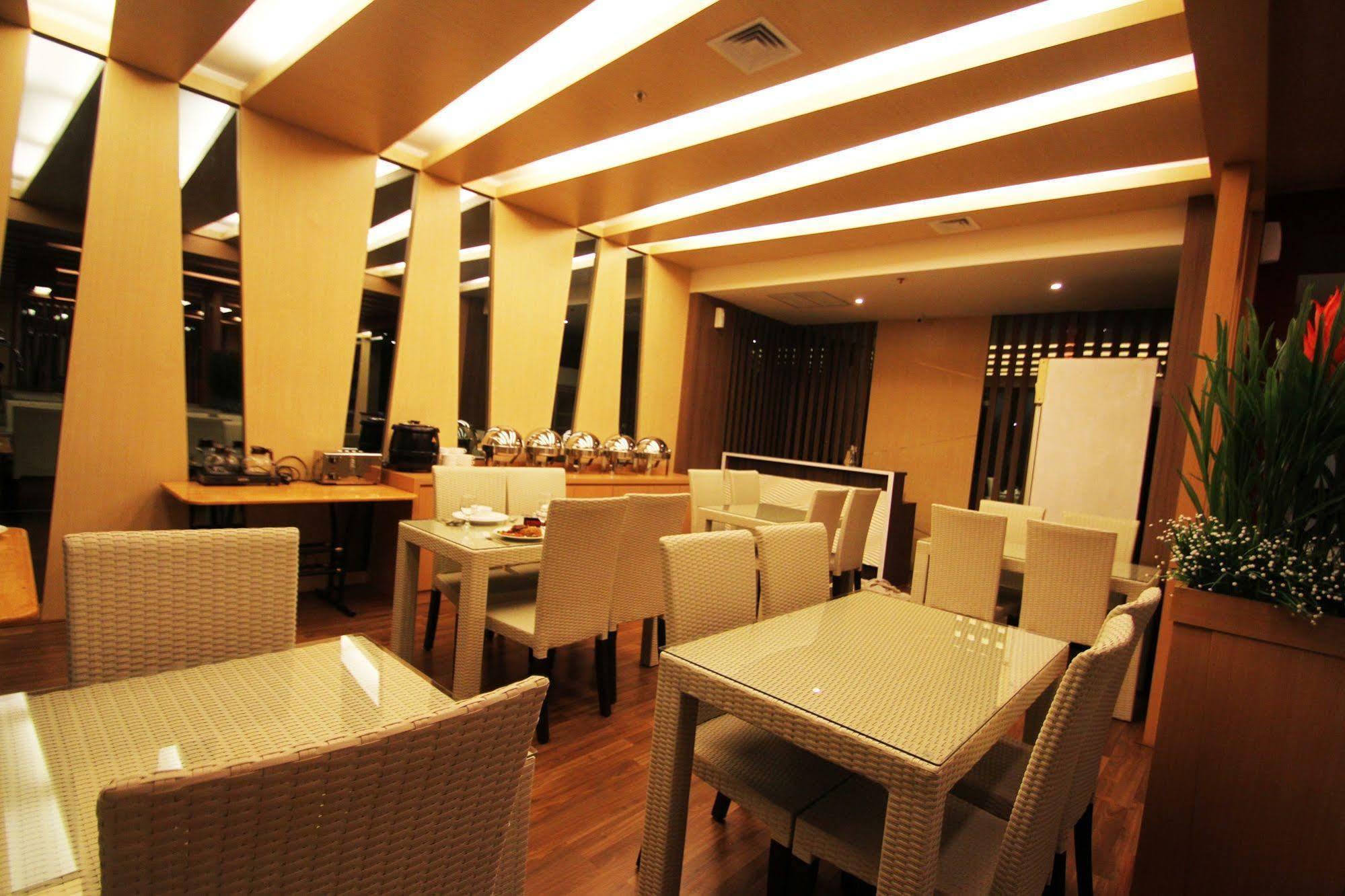 The L Hotel Entertainment Batam Exterior photo