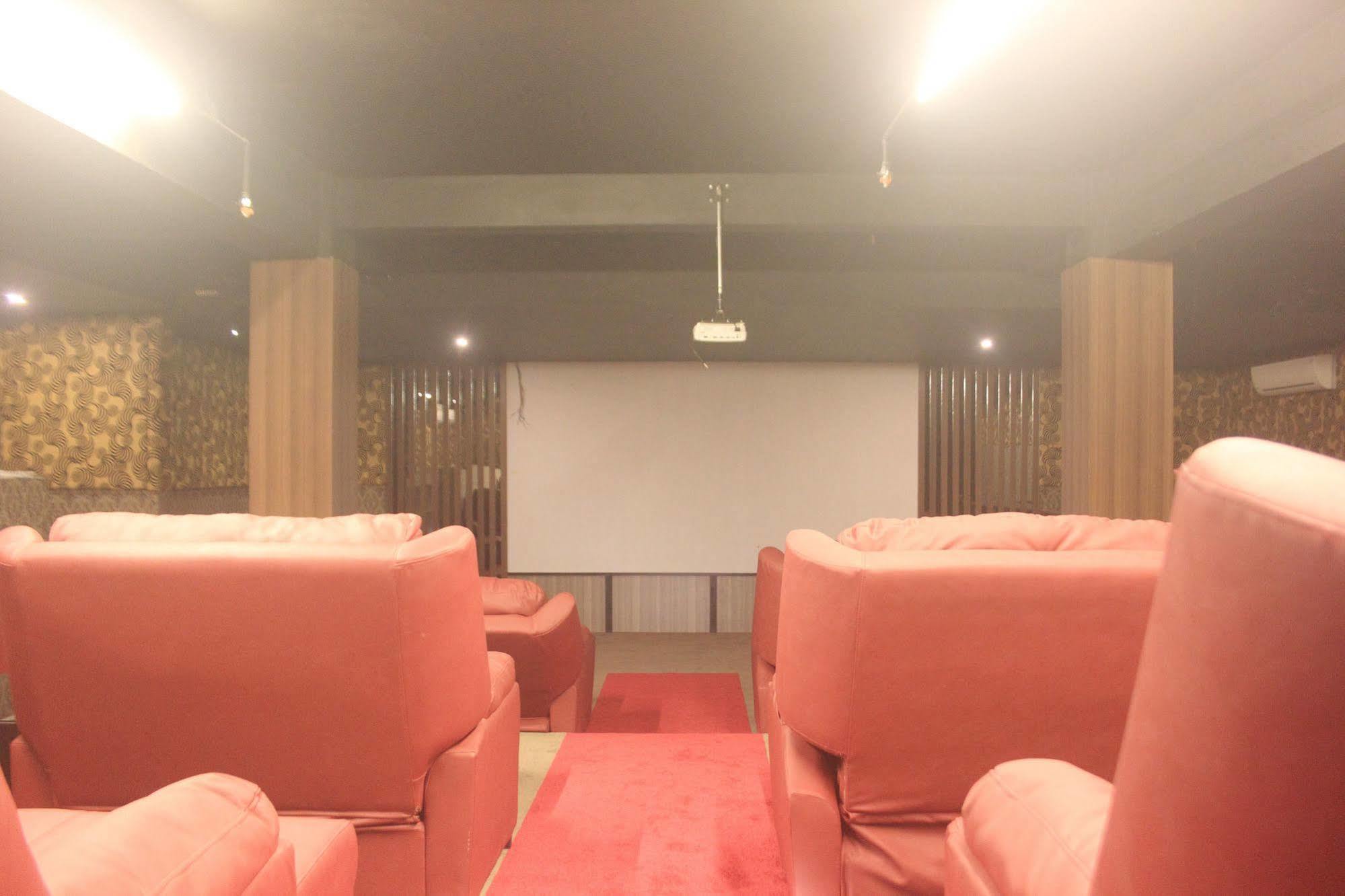 The L Hotel Entertainment Batam Exterior photo