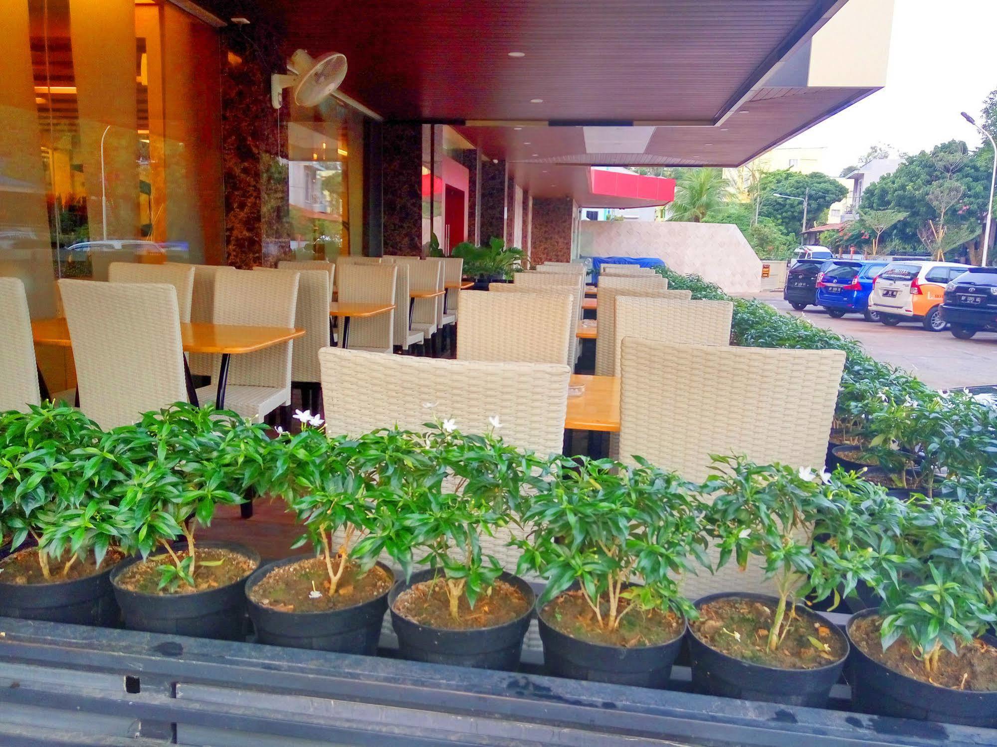 The L Hotel Entertainment Batam Exterior photo