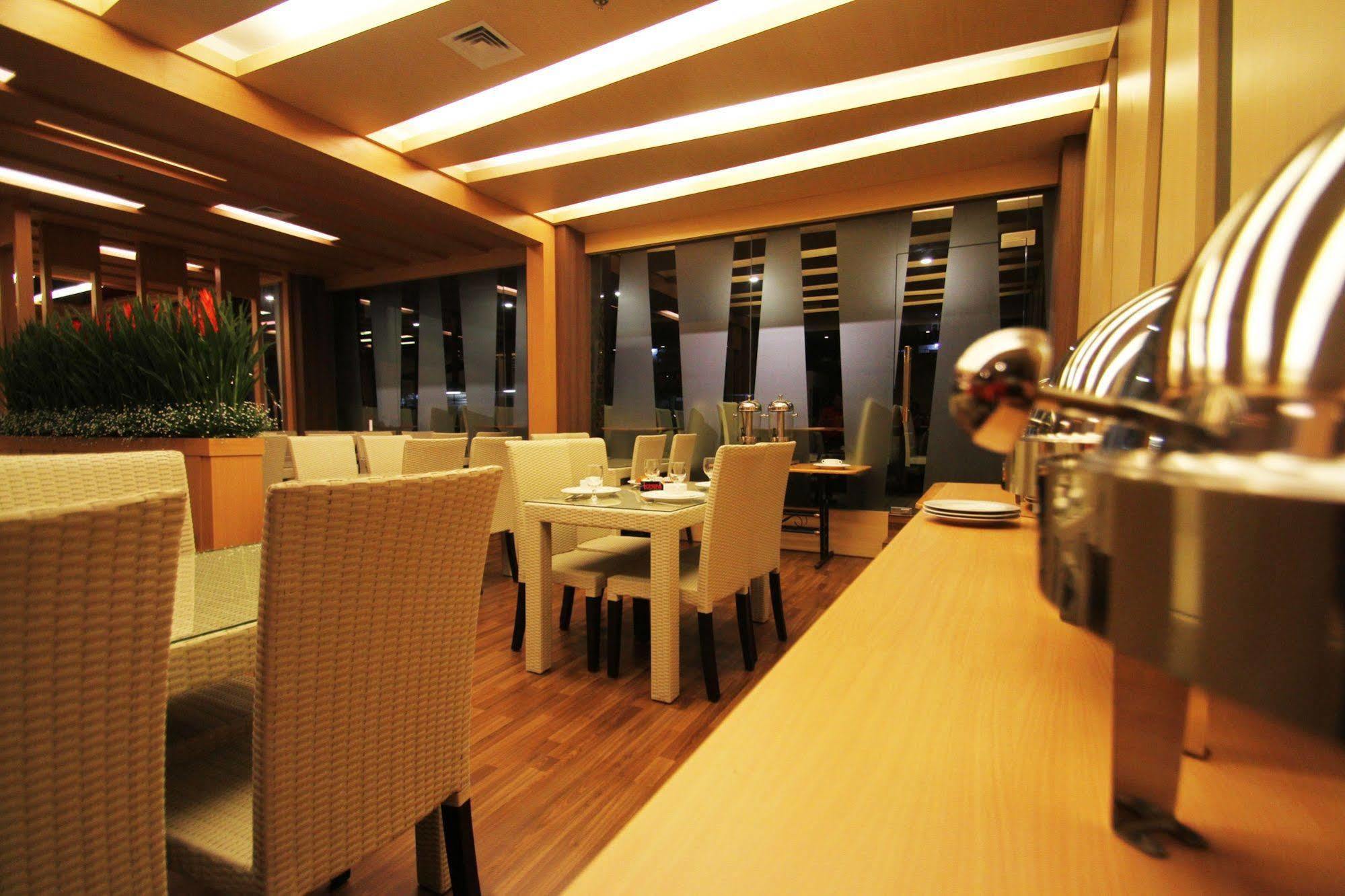 The L Hotel Entertainment Batam Exterior photo